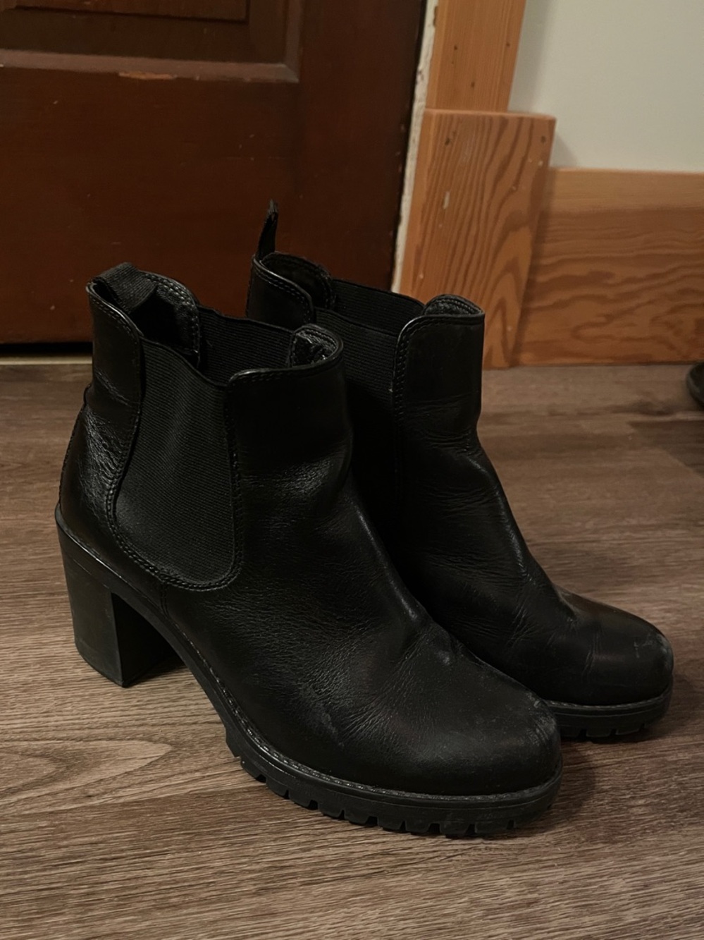 Nine West Black Leather Chelsea Lug Heel Ankle Boots